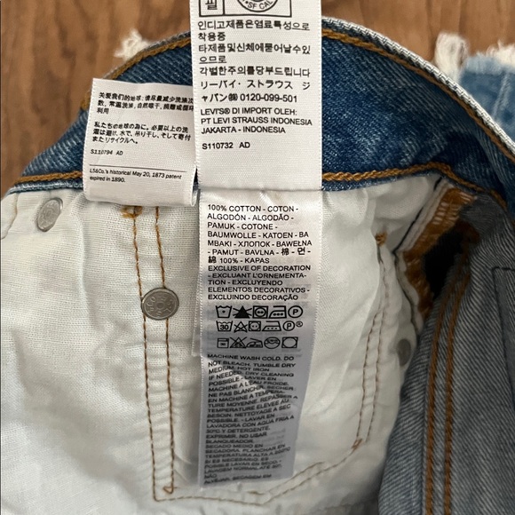 NWT Levi’s 501 Mid-Thigh Shorts - Picture 4 of 10